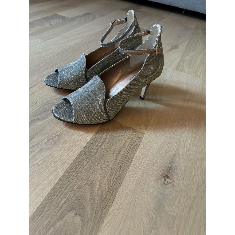Vaneli Metallic Silver Glitter Peep Toe Ankle Strap Heels Size 7